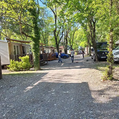 Les Rives D'auzon Camping